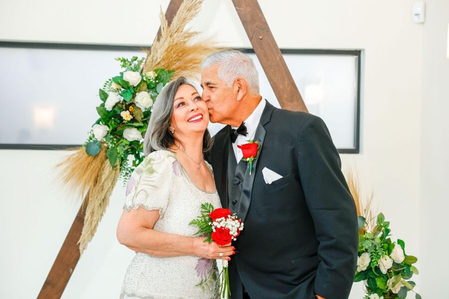 Las Vegas: Elvis Themed Wedding with Limousine - A Las Vegas wedding with the King at center stage
