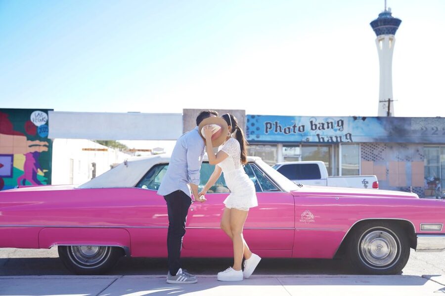 Las Vegas: Elvis Themed Wedding with Limousine - What the $549 price really buys