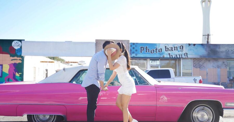 Las Vegas: Elvis Themed Wedding with Limousine - Arrival, check-in, and the limousine ride