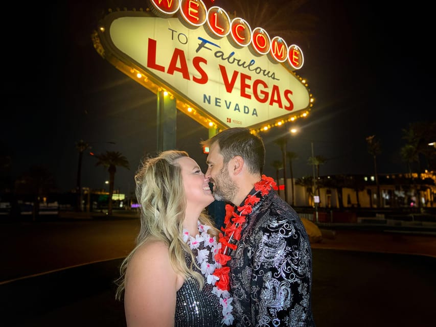 Las Vegas: Elvis Wedding with Las Vegas Sign Photos Included - Why the coordinator matters