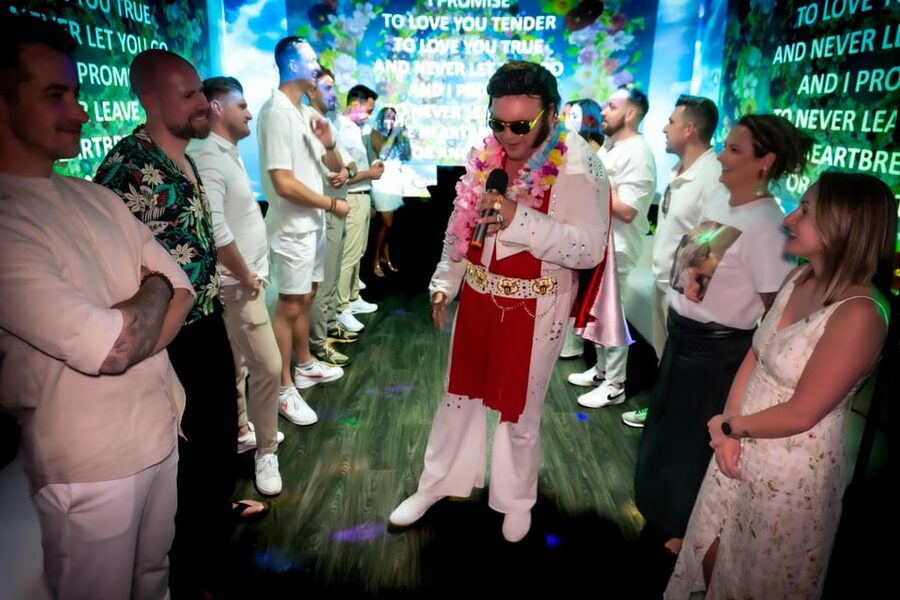 Las Vegas: Elvis Wedding with Las Vegas Sign Photos Included - Who will enjoy this most