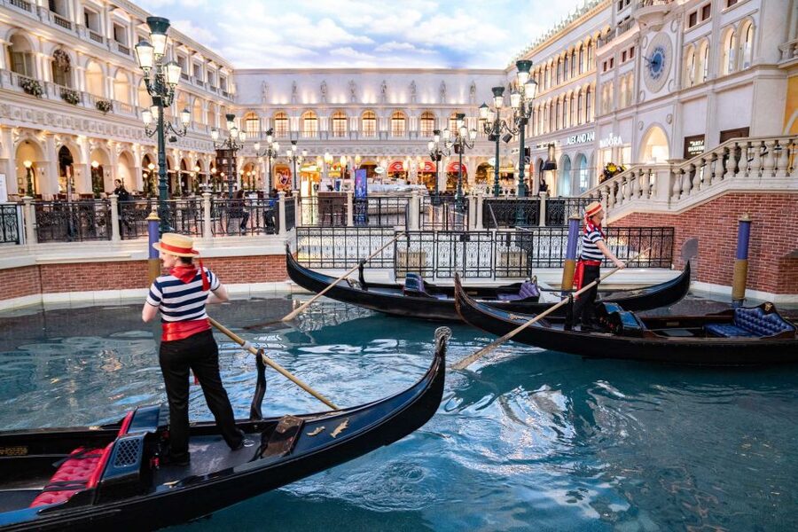 Las Vegas: Entry to Madame Tussauds with a Gondola Cruise - The short walk to the Venetian gondola
