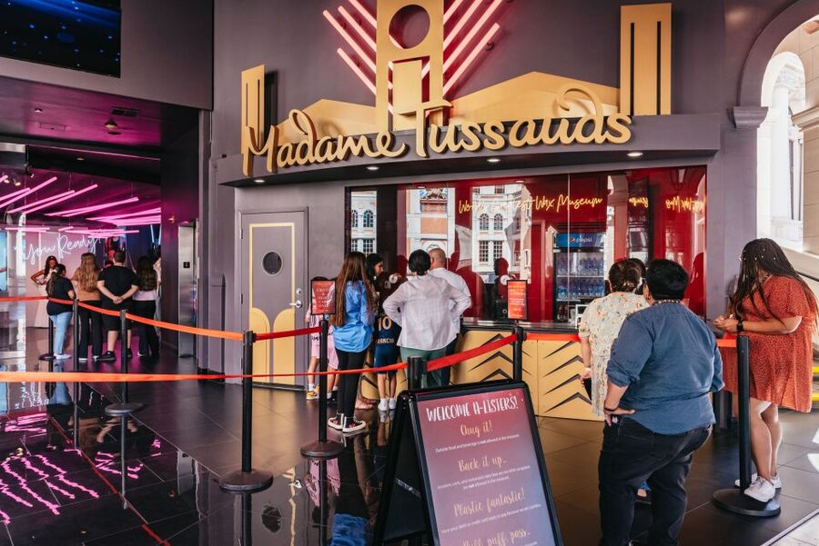 Las Vegas: Entry to Madame Tussauds with a Gondola Cruise - The guides can make the difference