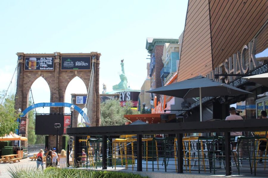 Las Vegas: Foodie Walking Tour on The Strip with Tastings - Timing, walking, and group size
