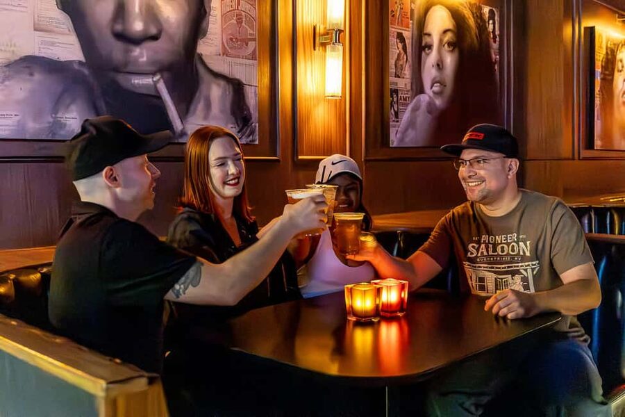 Las Vegas: Fremont Experience Guided Walking Tour & Drinks - Practical tips for a better evening