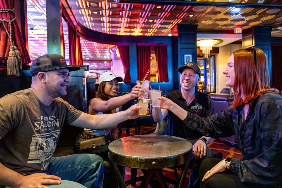 Las Vegas: Fremont Experience Guided Walking Tour & Drinks - Block 16 and the old Fremont Street story