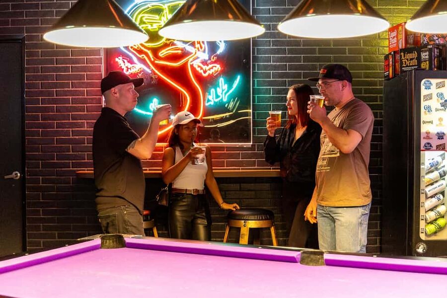 Las Vegas: Fremont Experience Guided Walking Tour & Drinks - What the $89 price really covers