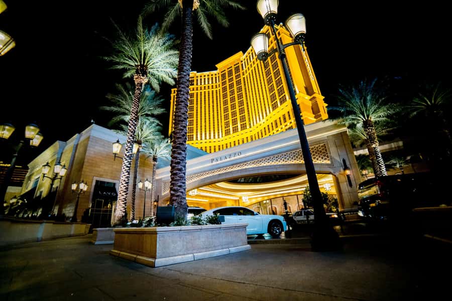 Las Vegas: Gangsters, Glitz, and Gore Ghost Tour - Walking, access, and comfort