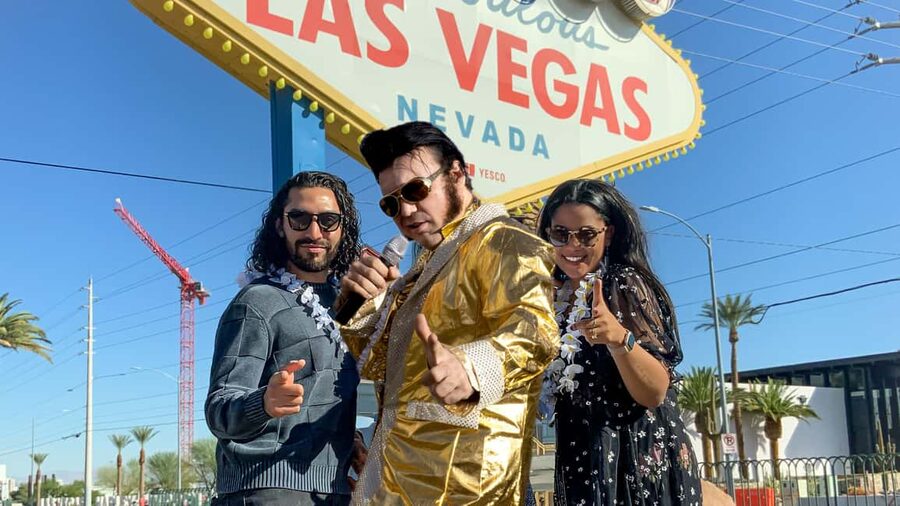 Las Vegas: Gold Elvis Vow Renewal or Wedding at Welcome Sign - Key points to know