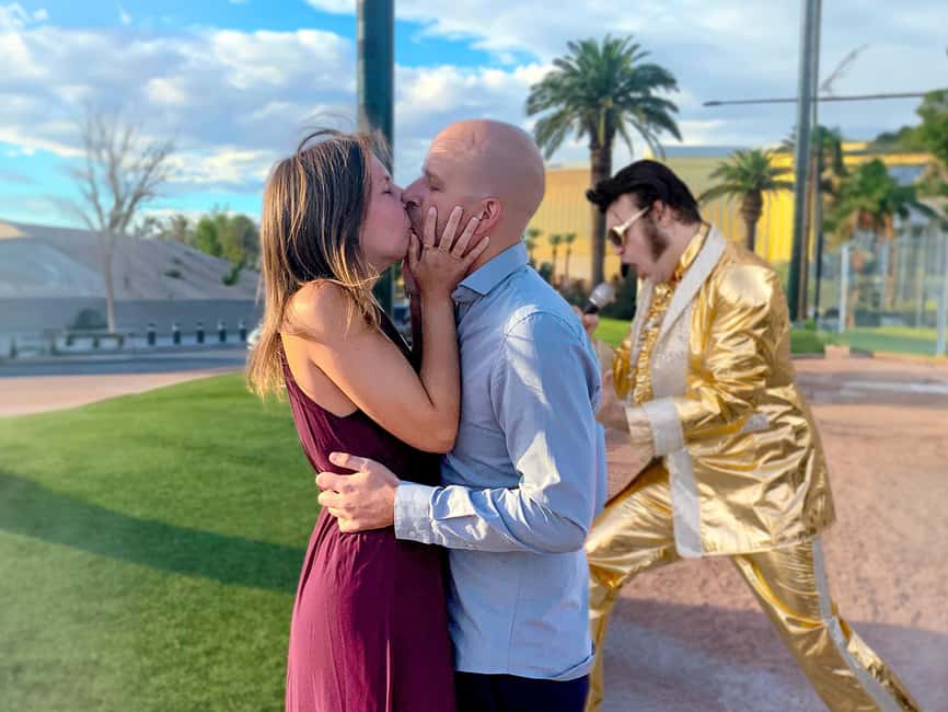 Las Vegas: Gold Elvis Vow Renewal or Wedding at Welcome Sign - Is $98 per person good value?