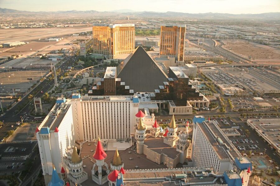Las Vegas: Grand Canyon Helicopter Air Tour with Vegas Strip - Returning over the Las Vegas Strip