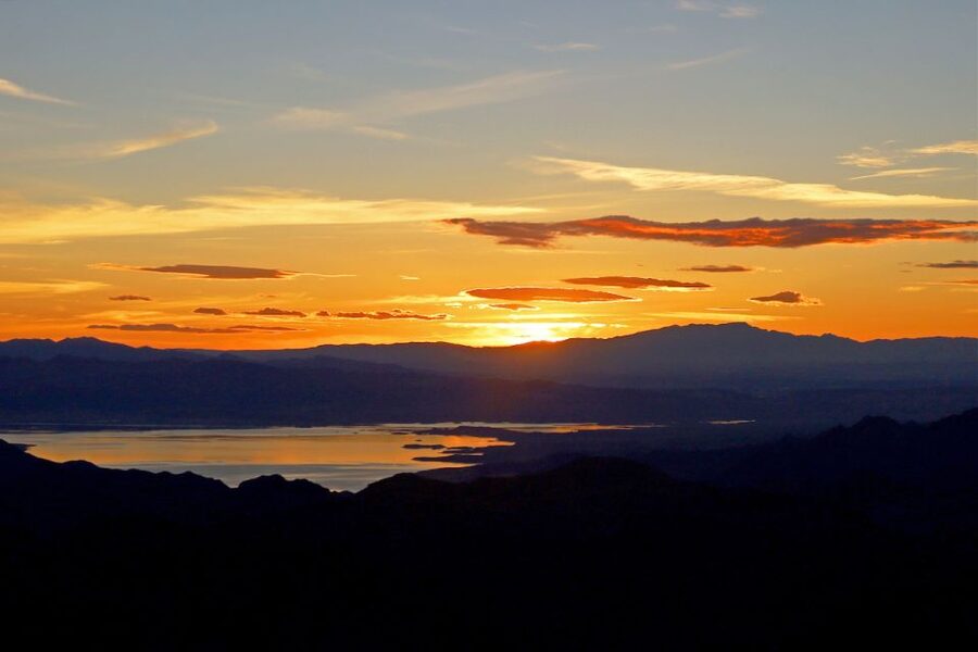 Las Vegas: Grand Canyon Helicopter Landing Tour - Pilots, safety, and the small-group feel
