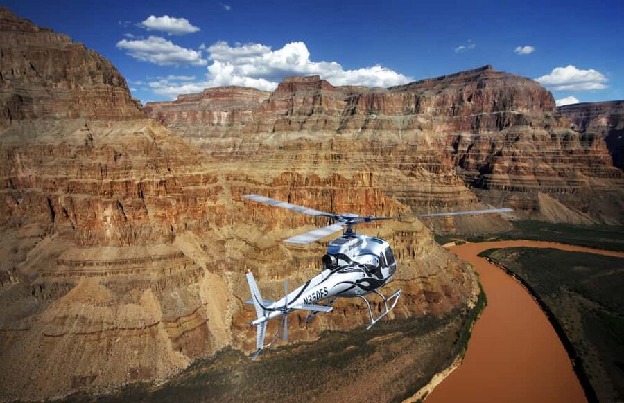 Las Vegas: Grand Canyon Helicopter Western Ranch Adventure - Flying over the Las Vegas Strip
