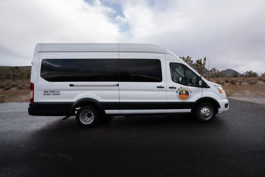 Las Vegas: Grand Canyon, Hoover Dam & 7 Magic Mountains Tour - The 7:00 AM Start and the Las Vegas Sign
