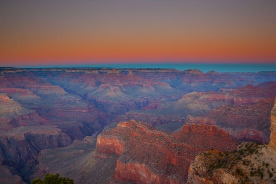 Las Vegas: Grand Canyon in Spanish with Skywalk and Lunch - The early road through Hoover Dam country