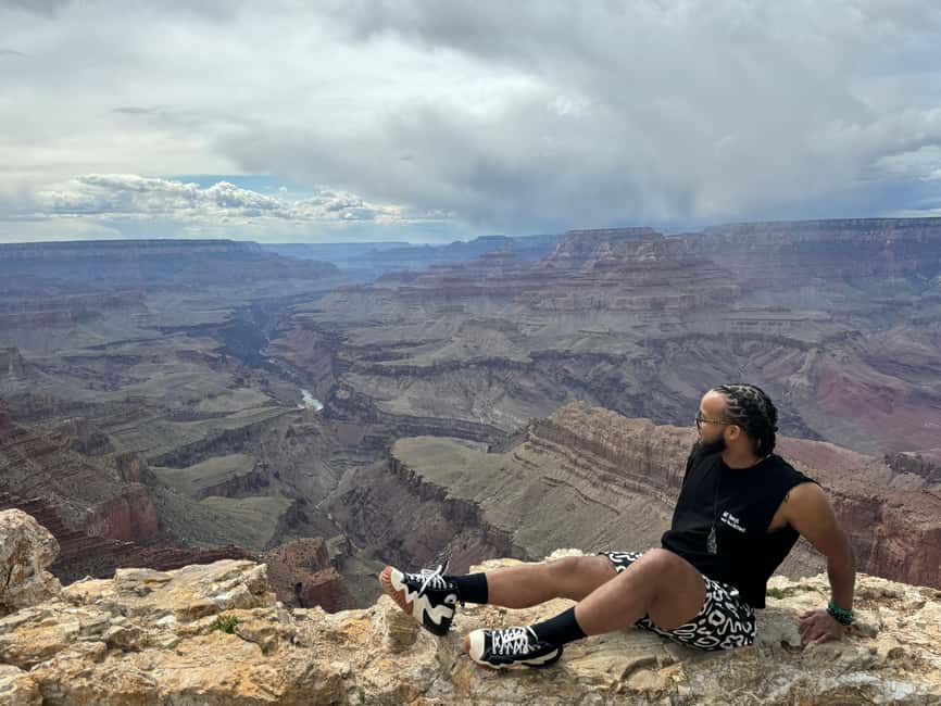 Las Vegas > Grand Canyon Sunrise + Antelope + Horseshoe Bend - Walking through Antelope Canyon with a Navajo guide