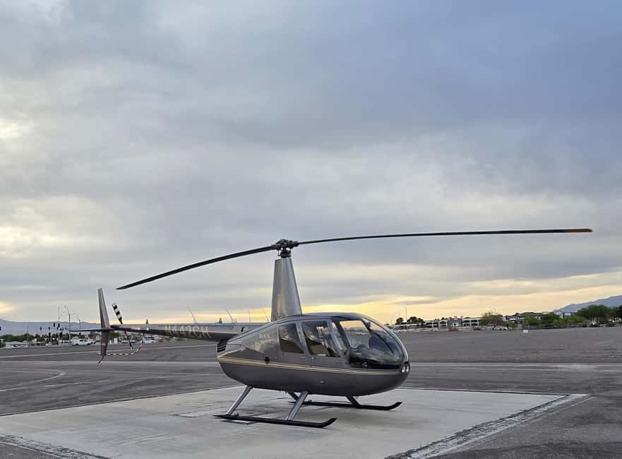 Las Vegas: Helicopter Tour of the Strip with Window Seats - The five-minute safety briefing and check-in