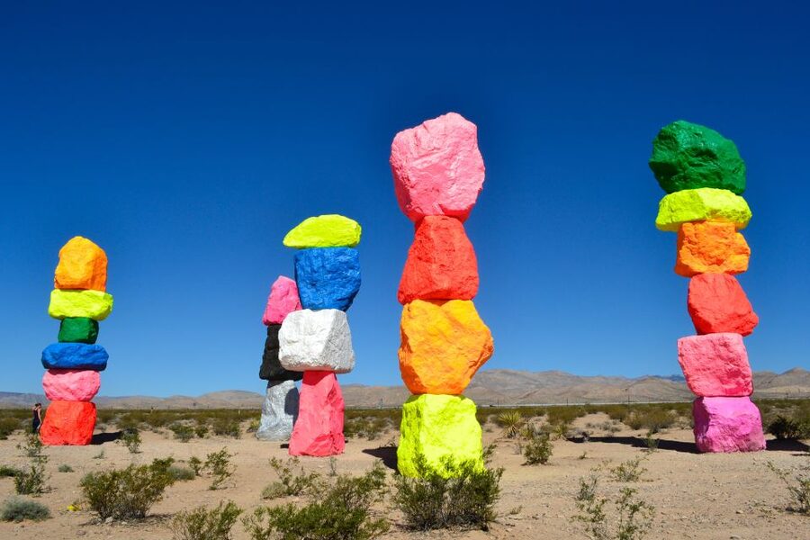 Las Vegas: Hoover Dam and Seven Magic Mountains Tour - Seven Magic Mountains and the desert art stop