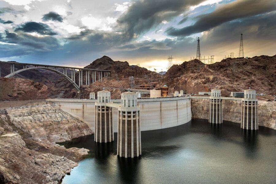 Las Vegas: Hoover Dam Tour with American-Style Hot Breakfast - What the guides add to the day
