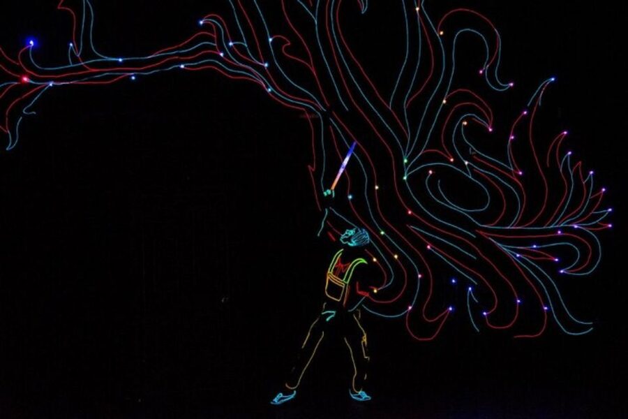 Las Vegas: iLuminate Show at The STRAT Admission Ticket - Club iLuminate, One Room at a Time