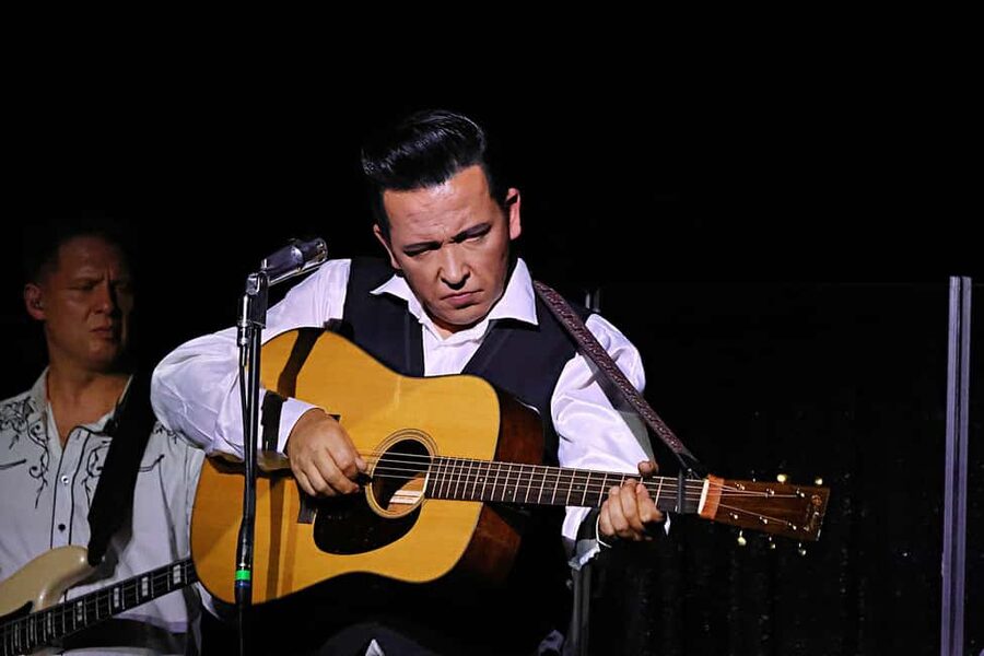 Las Vegas: Johnny Cash Tribute Show - A small room with a big Johnny Cash sound