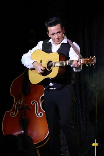 Las Vegas: Johnny Cash Tribute Show - The stories give the songs a human shape