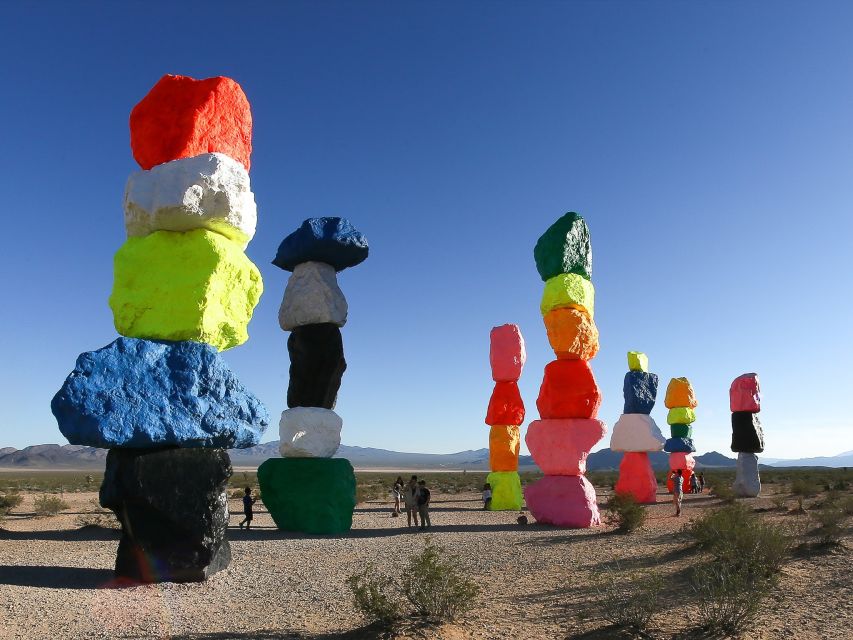 Las Vegas: Las Vegas Sign + 7 Magic Mountains + Photoshoot - Two very different sides of Las Vegas