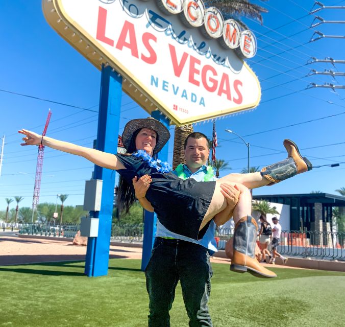 Las Vegas: Las Vegas Sign + 7 Magic Mountains + Photoshoot - The colorful stone stacks at Seven Magic Mountains