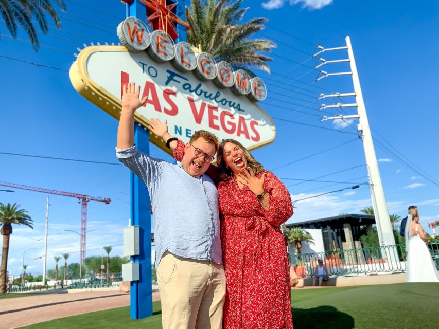 Las Vegas: Las Vegas Sign + 7 Magic Mountains + Photoshoot - A scenic drive that connects the stops