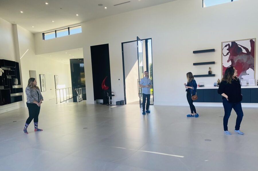 Las Vegas: Luxury Home Tour with Snacks and Drinks - Snacks, drinks, and the three-hour pace