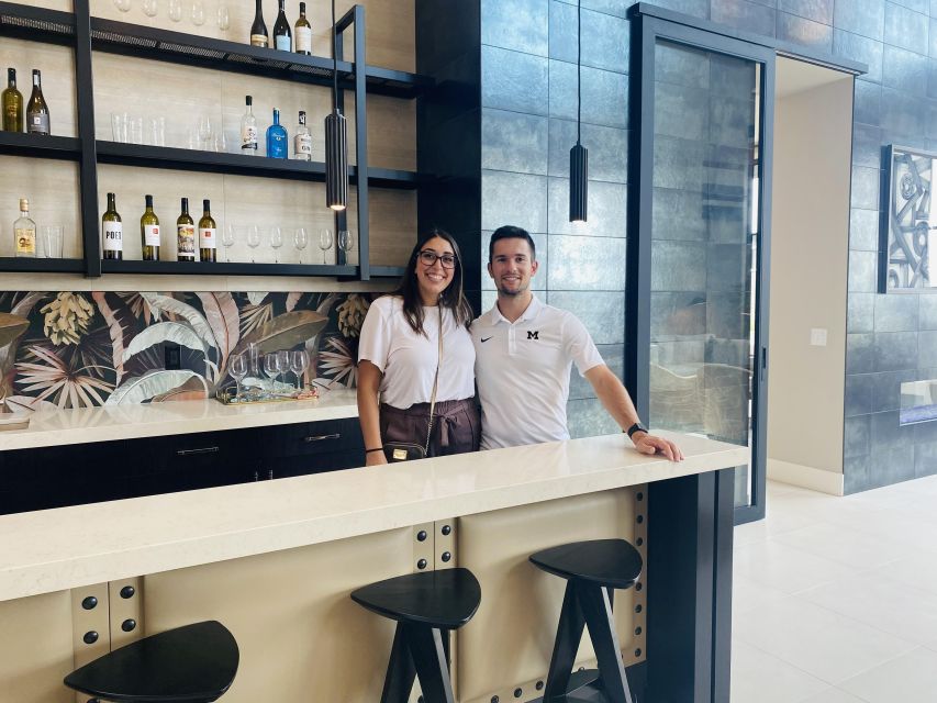 Las Vegas: Luxury Home Tour with Snacks and Drinks - Meeting Erica and getting away from the Strip