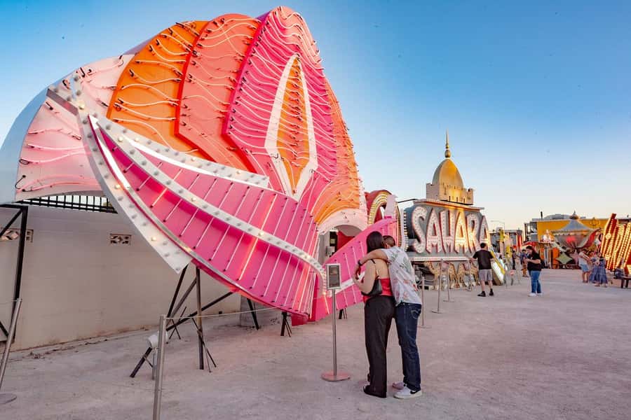 Las Vegas: Neon Museum Experience & Vegas Open-Top Bus Tour - The Welcome to Fabulous Las Vegas sign