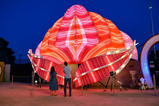 Las Vegas: Neon Museum Night Experience and Open-Top Bus Tour - Commentary, guides, and what you will hear