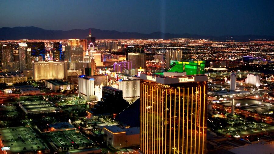 Las Vegas: Night Helicopter Flight over Las Vegas Strip - The 10-minute flight over the Strip