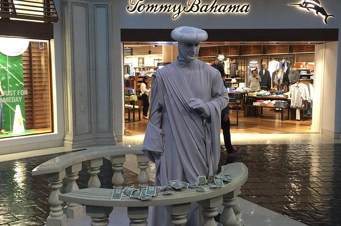 Las Vegas Night Tour in Spanish - Venetian: indoor canals and San Marco Square