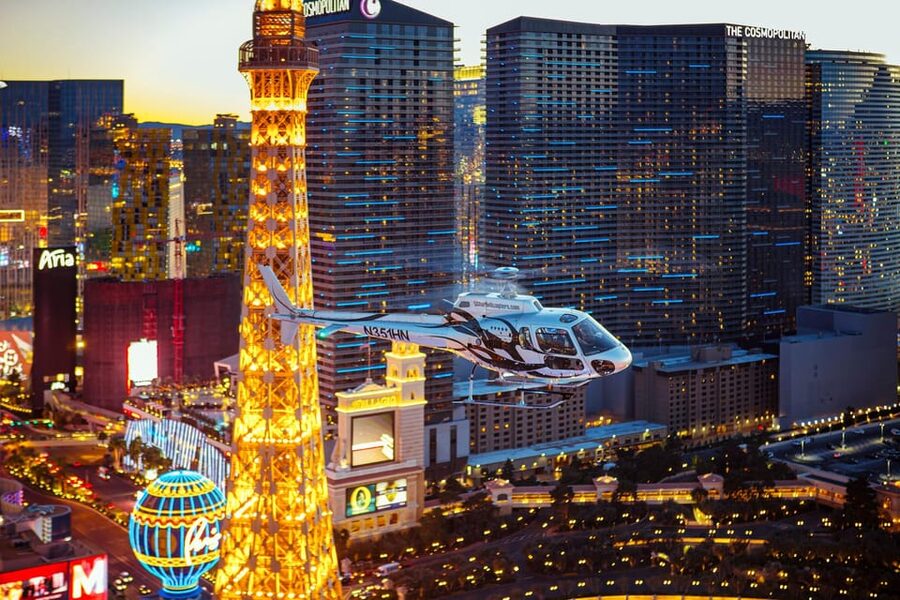 Las Vegas: Nighttime Helicopter Flight over the Strip - Bellagio, City Center, and the southern resorts