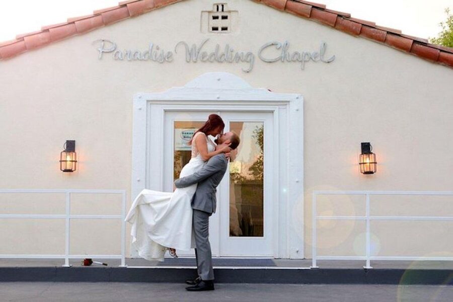 Las Vegas: Paradise Wedding Chapel Quickie Sign & Go Wedding - Entering Paradise Wedding Chapel