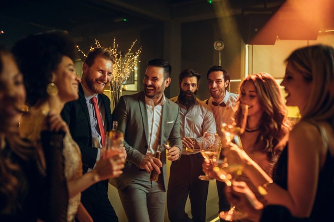 Las Vegas Party Bus Club Crawl - Meeting at 8:30 p.m. takes planning