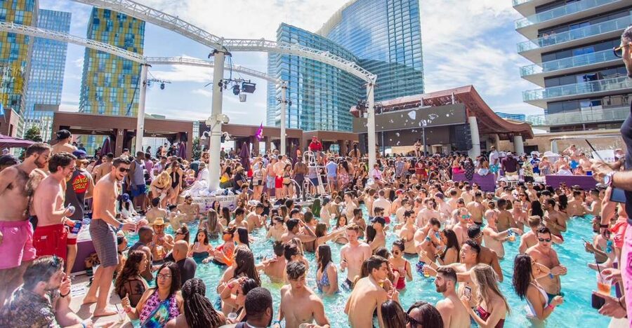 Las Vegas: Party Bus Day Club Tour with Drinks & Club Entry - Entering the day clubs without the usual line
