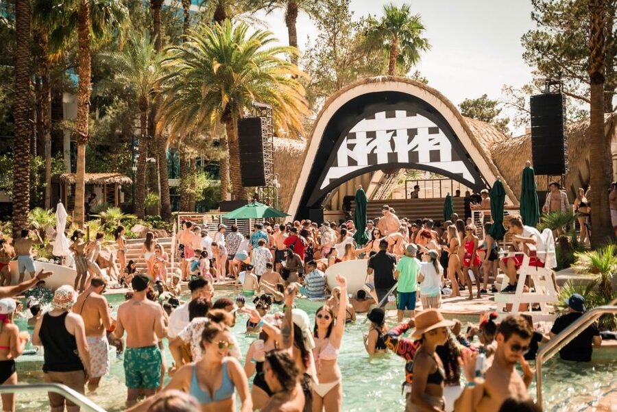 Las Vegas: Party Bus Day Club Tour with Drinks & Club Entry - Booking, cancellation, and practical planning