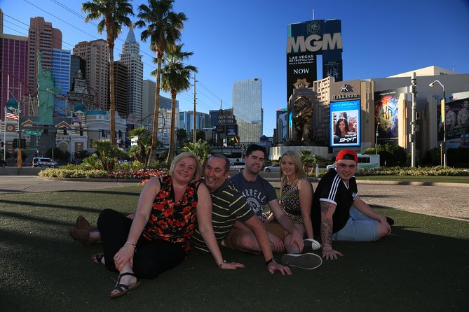 Las Vegas Photo Tour by Luxurious Vehicle - The Welcome to Fabulous Las Vegas sign