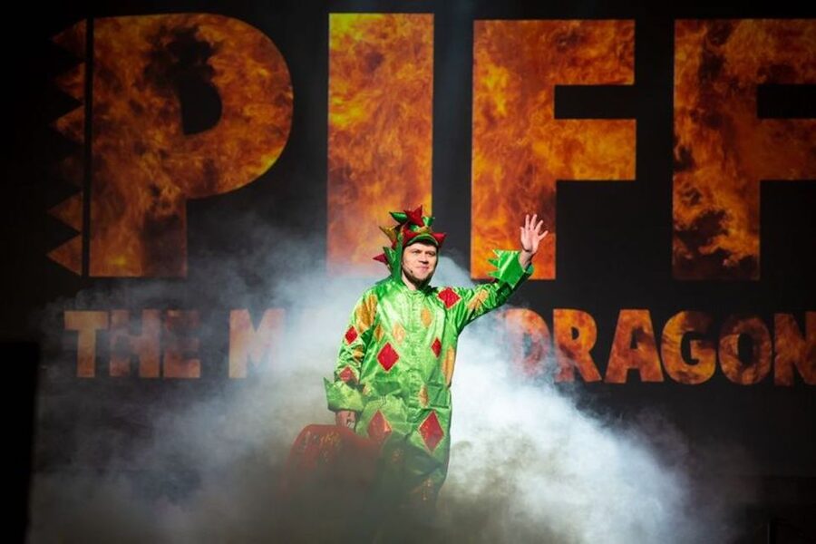 Las Vegas: Piff the Magic Dragon Show at the Flamingo - The First Part of the Show: Piff’s Comic Character
