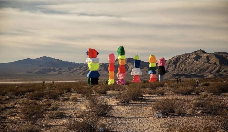 Las Vegas: Private 7 Magic Mountains and Vegas Sign Car Trip - The Las Vegas sign is a fast, classic photo stop