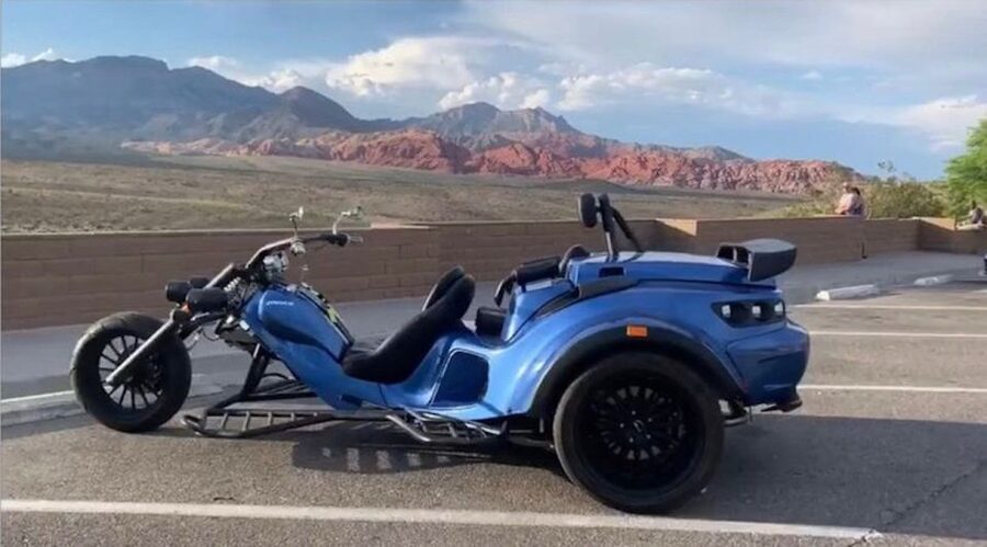 Las Vegas: Red Rock Canyon and Las Vegas Strip Trike Tour - The Welcome to Fabulous Las Vegas sign