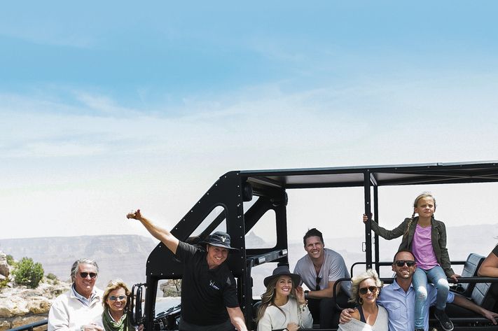 Las Vegas: Roundtrip Flight to Grand Canyon & Hummer Tour - Lunch with a canyon view