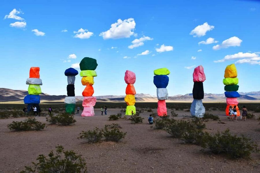 Las Vegas: Seven Magic Mountains Desert Tour - The Welcome to Fabulous Las Vegas sign