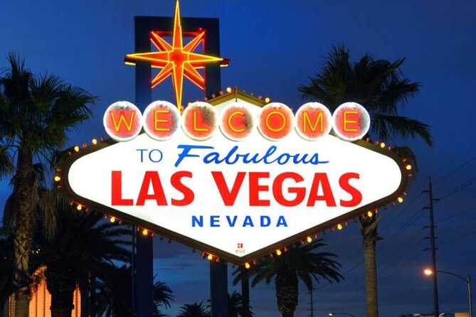 Las Vegas Strip at night like a Star with champagne by luxury limo - 3 or 5 hrs - What the experience does especially well