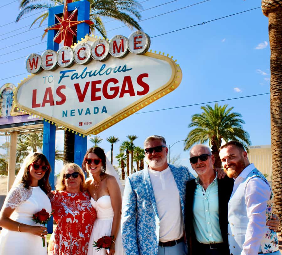 Las Vegas Strip Limo Tour with Champagne and Photos - Stop two: Bellagio Fountains after dark