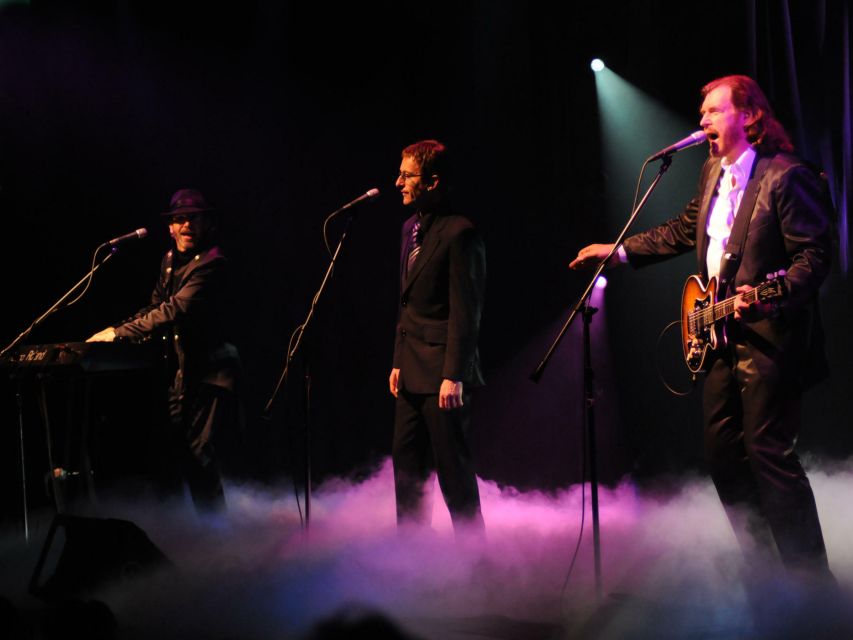 Las Vegas: The Australian Bee Gees at Excalibur Hotel - The visual details that sell the period