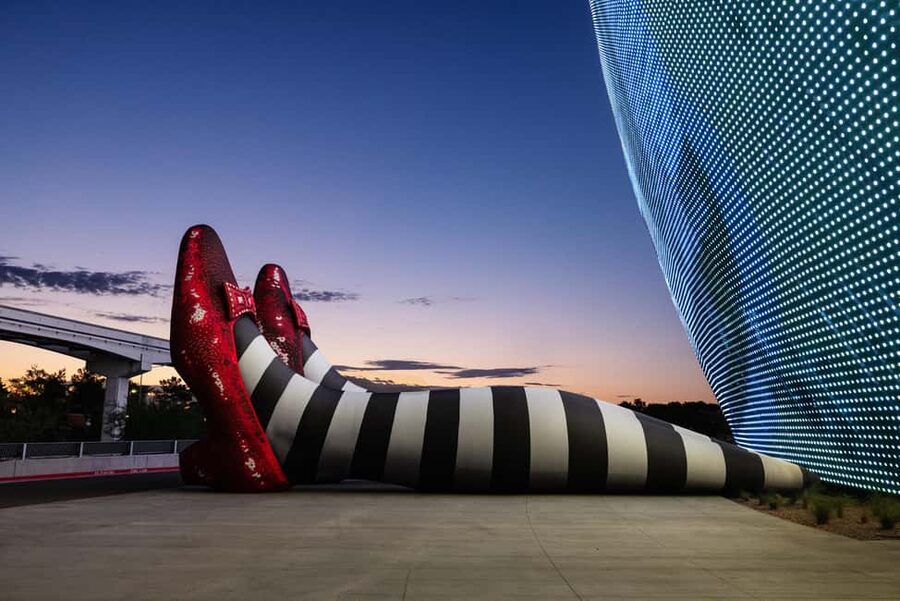 Las Vegas: The Sphere Experience — The Wizard of Oz - Before the film: robots, Hypervsn, and machine-made art
